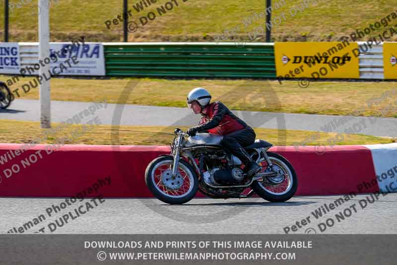 Vintage motorcycle club;eventdigitalimages;mallory park;mallory park trackday photographs;no limits trackdays;peter wileman photography;trackday digital images;trackday photos;vmcc festival 1000 bikes photographs